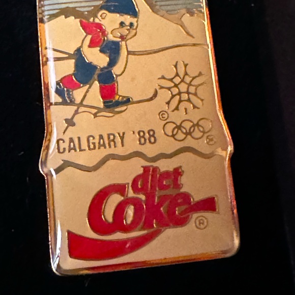 Diet coke Pin set #1 1988 Calgary Winter Olympics 5 pins in case w/ Box #KID 938 - Picture 8 of 8